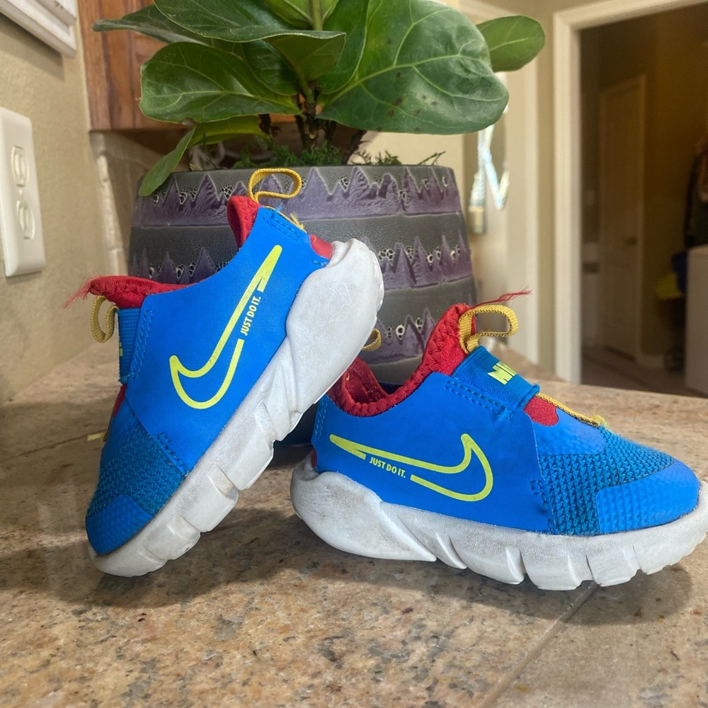 Nike Flex Runner - toddler 5C - GUC lots of life left!